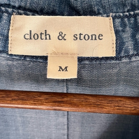 *SOLD* Anthropologie Cloth & Stone Split Back Chambray Button Down - Picture 7 of 10